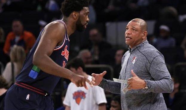 官方网站-恩比德轰40+20基本拿下得分王 76人锁定前四席位