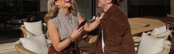 英格兰太太团成员回家！加拉格尔模特女友晒照：生活真是疯狂！