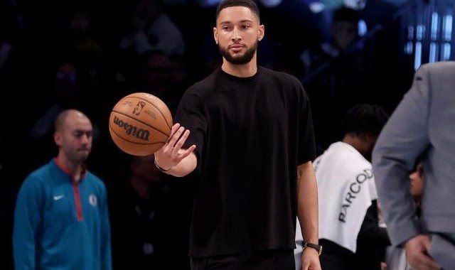 再次完成背部手术 2年2次手术的西蒙斯生涯告急？