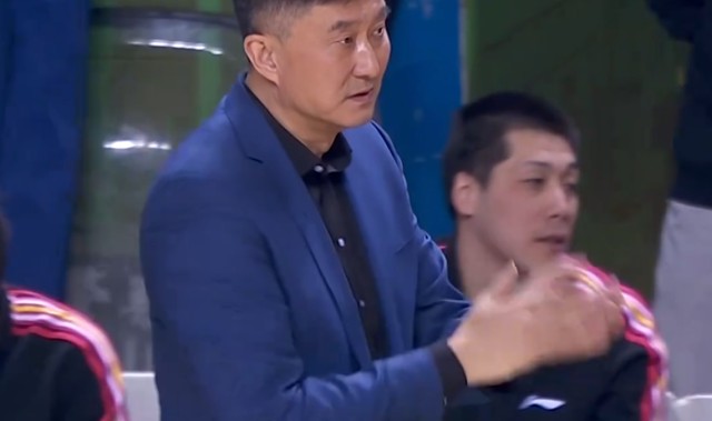 Kaiyun-广东宏远今日早报！杜锋深夜发声，胡明轩触底反弹，麦考尔复出