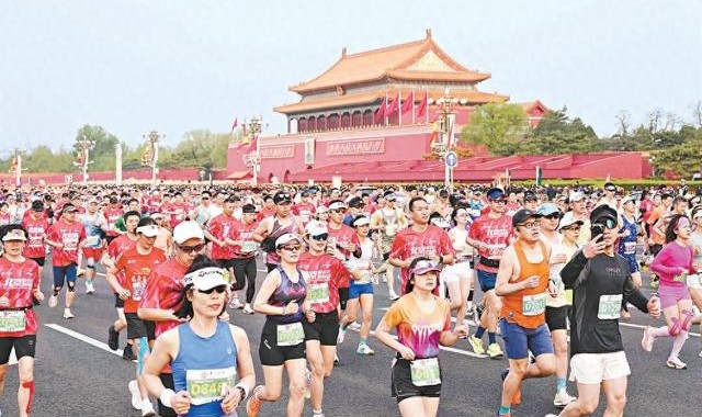 Kaiyun-2.2万名跑者共赴春日之约 王文杰许双双分夺男女冠军 北京半马刷新男子成绩全国纪录|马拉松|北京国际长跑节|北京半程马拉松|半程|赛道_新浪体育_新浪新闻